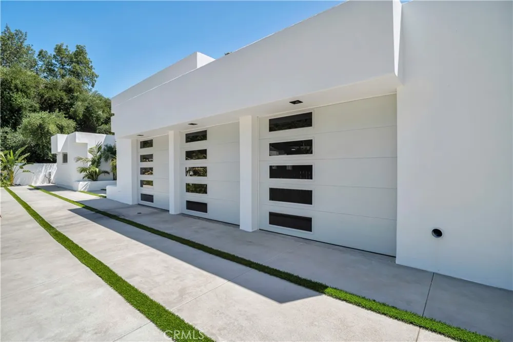 19246 Rosita Street Tarzana, CA 91356