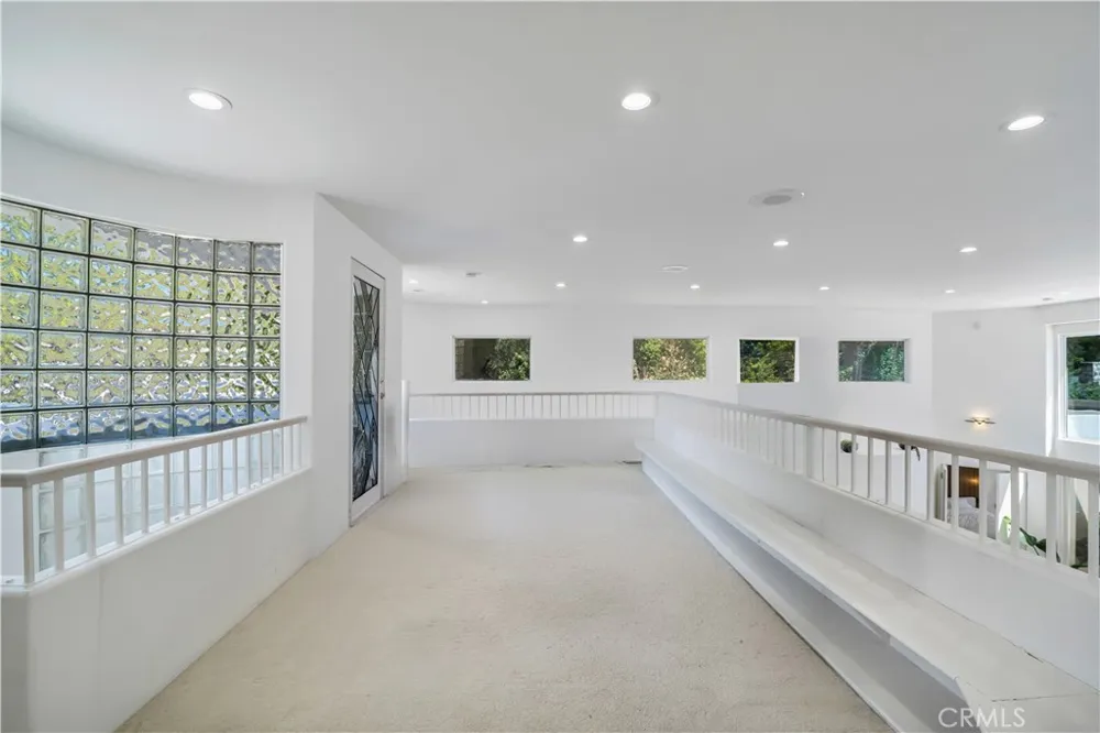 19246 Rosita Street Tarzana, CA 91356