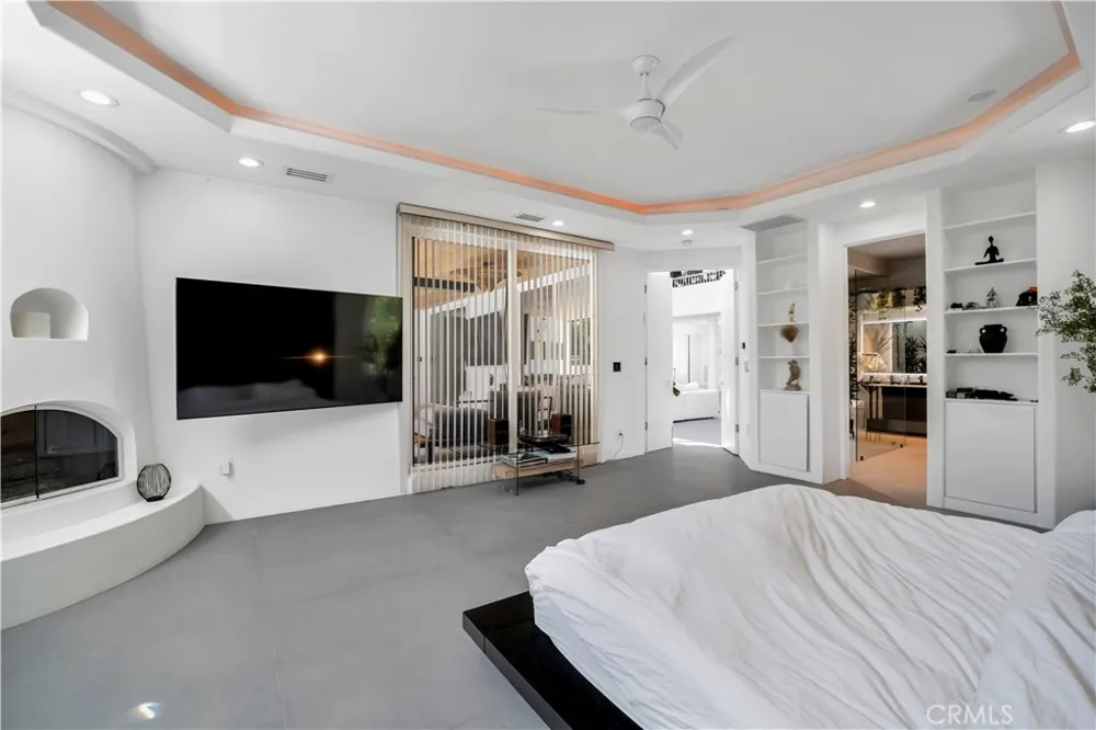 19246 Rosita Street Tarzana, CA 91356