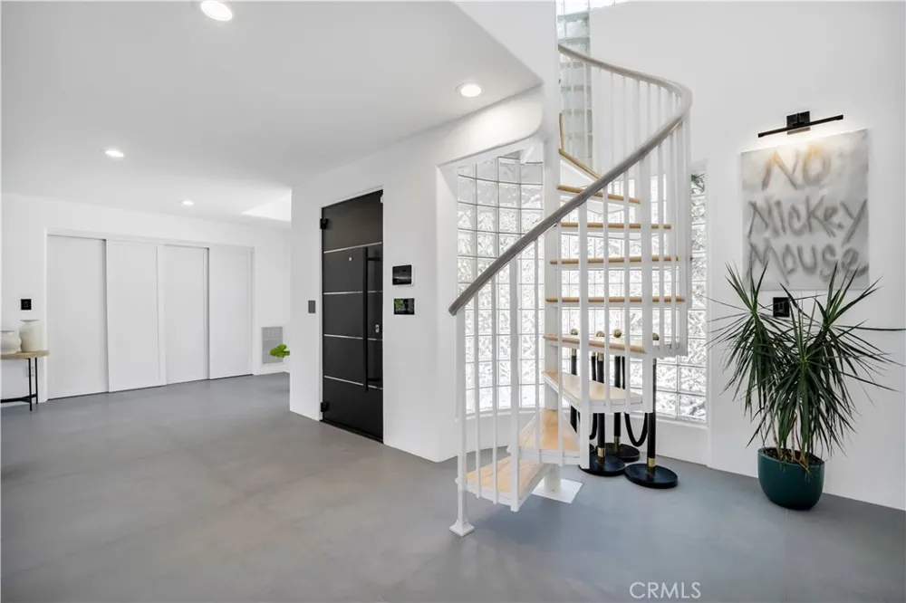 19246 Rosita Street Tarzana, CA 91356