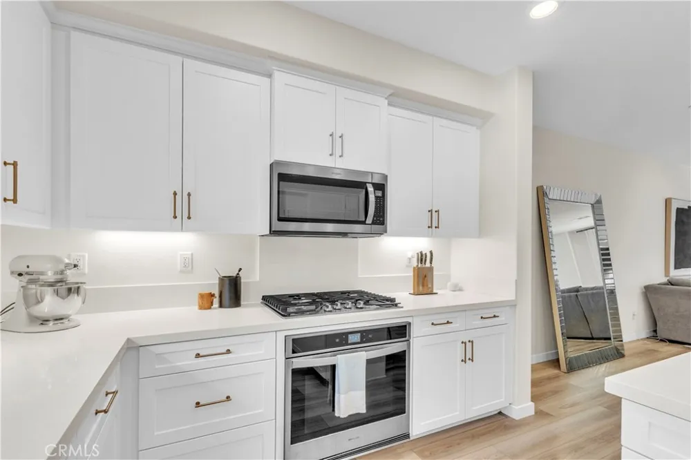 27582 Manzanita Way Valencia, CA 91381
