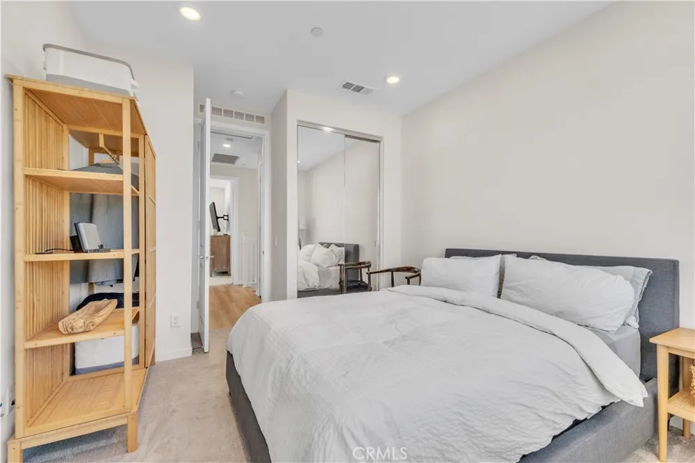 27582 Manzanita Way Valencia, CA 91381