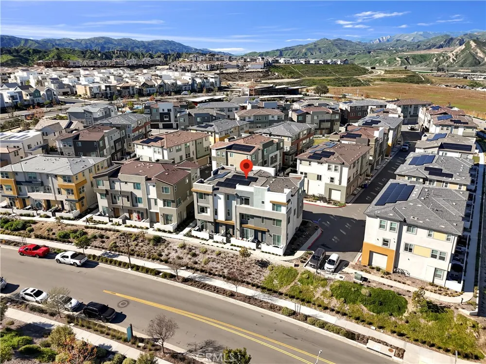 27582 Manzanita Way Valencia, CA 91381