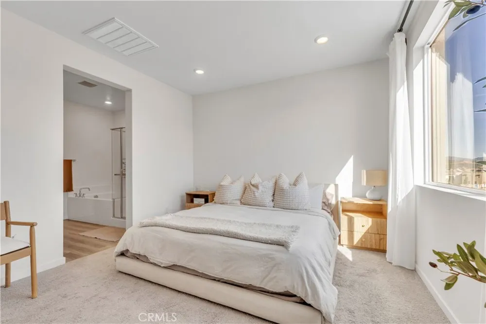 27582 Manzanita Way Valencia, CA 91381