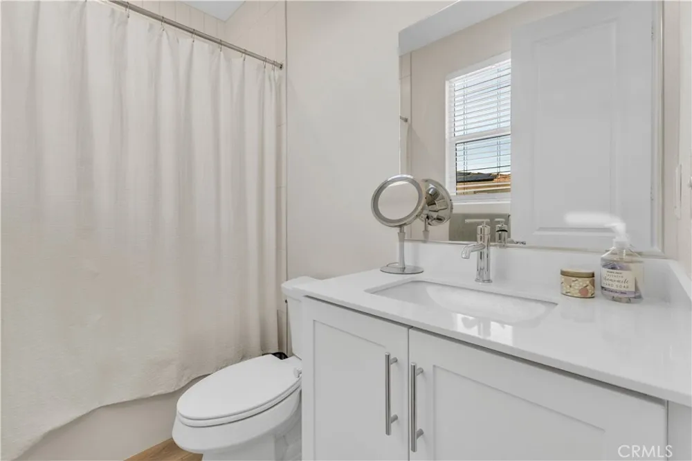 27582 Manzanita Way Valencia, CA 91381
