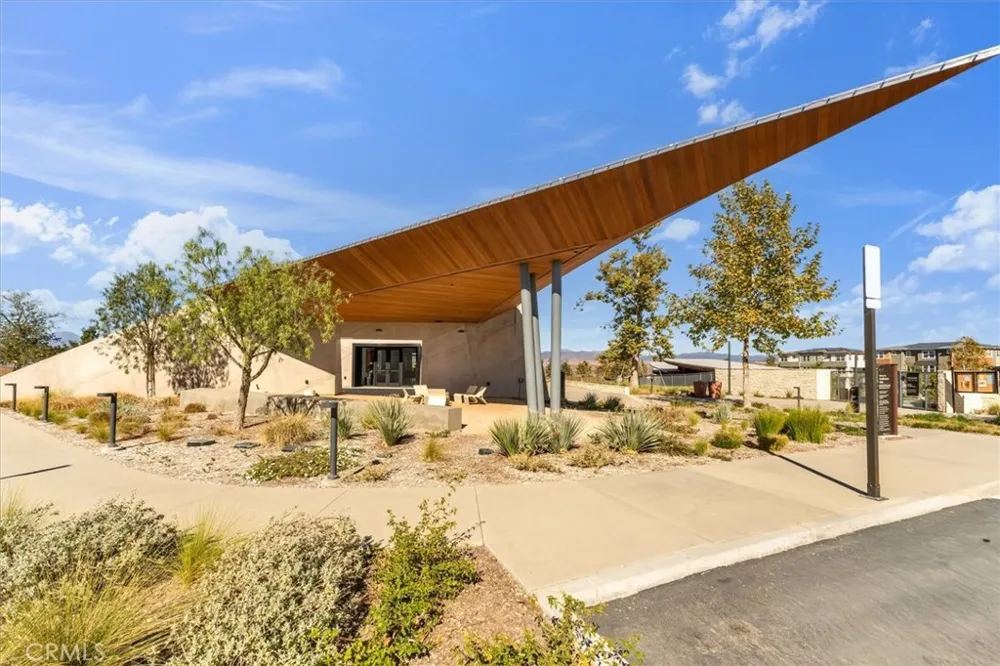 27582 Manzanita Way Valencia, CA 91381