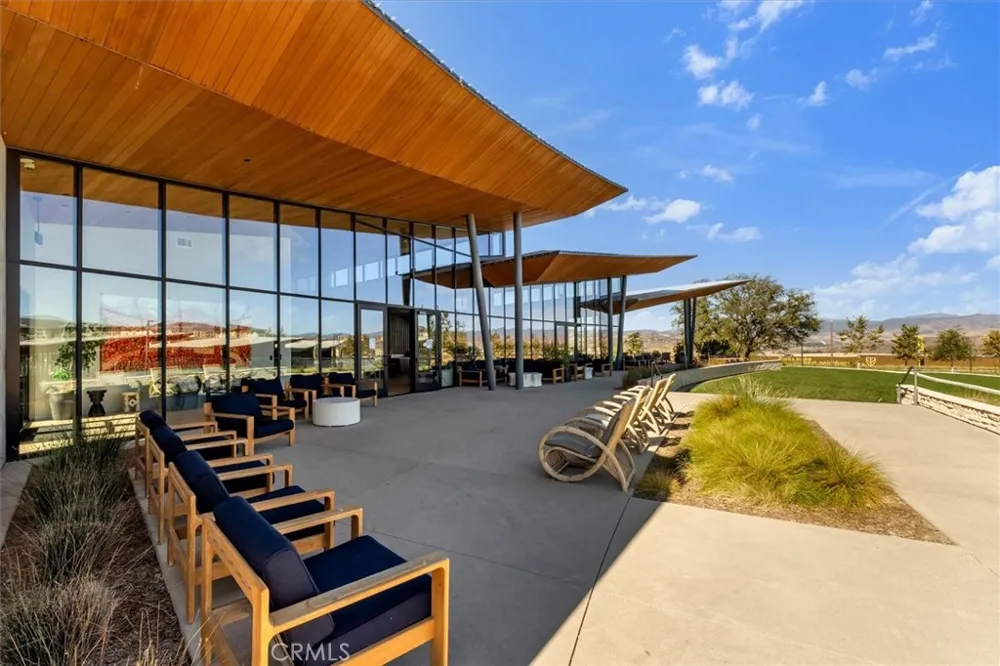 27582 Manzanita Way Valencia, CA 91381