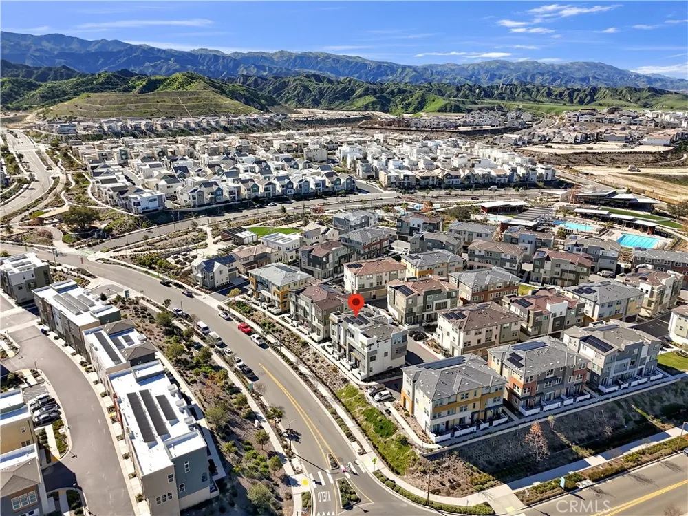 27582 Manzanita Way Valencia, CA 91381