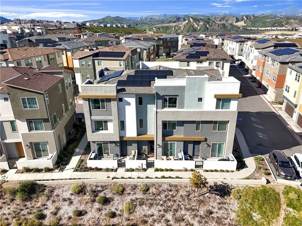 27582 Manzanita Way Valencia, CA 91381