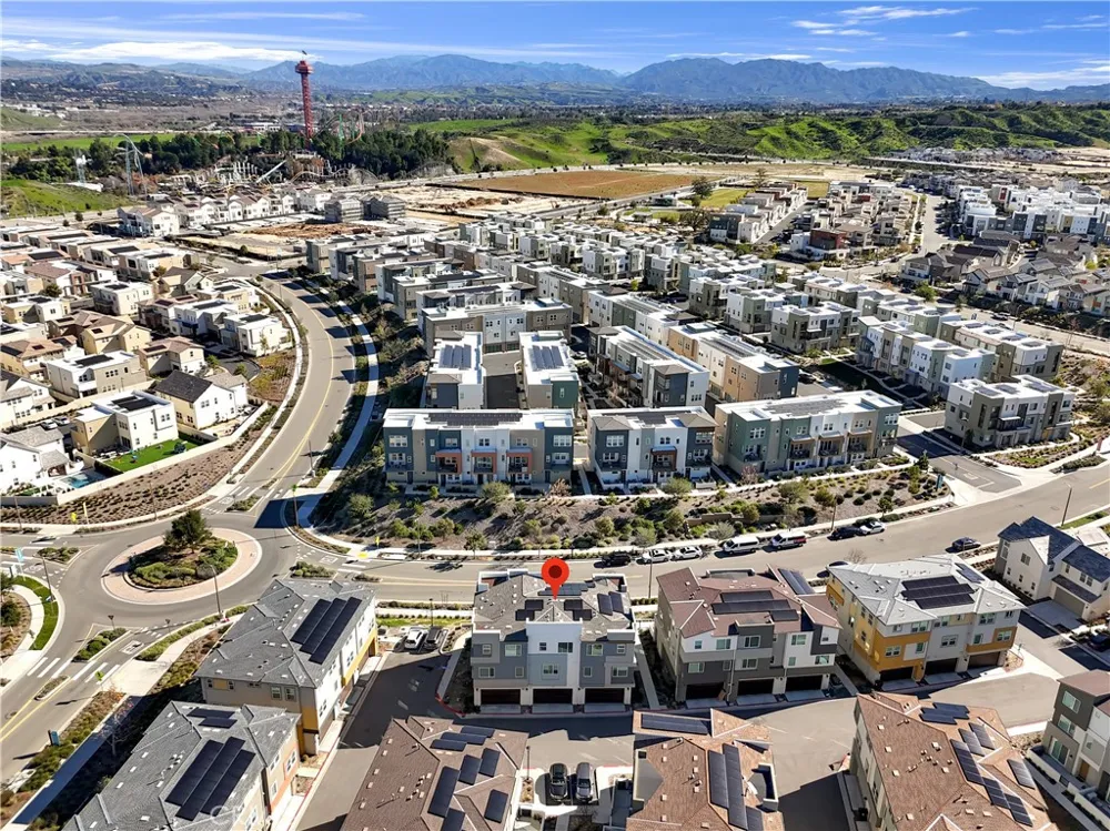 27582 Manzanita Way Valencia, CA 91381