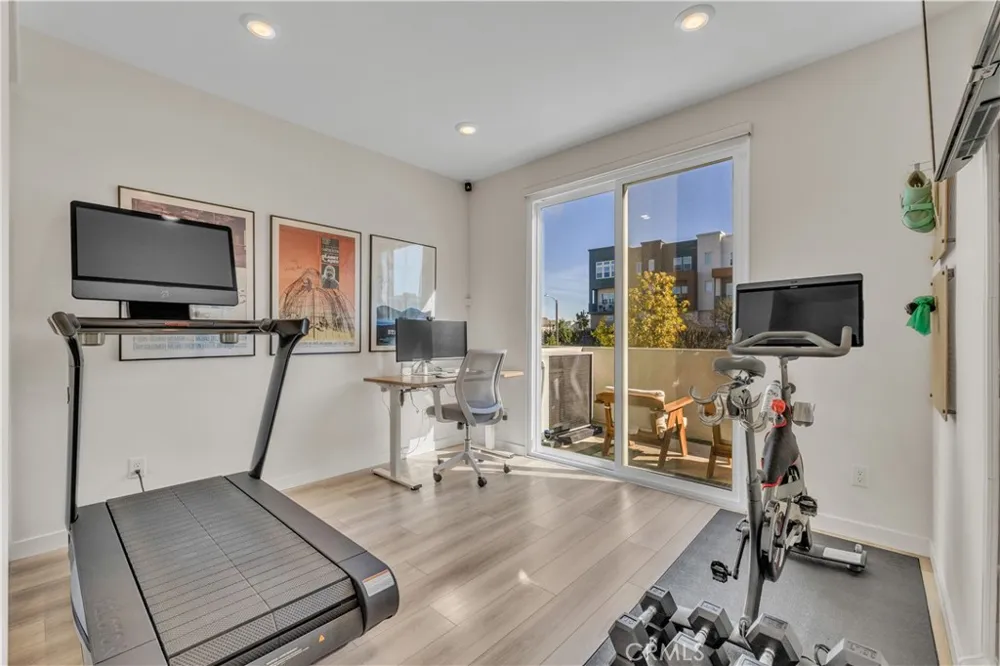 27582 Manzanita Way Valencia, CA 91381