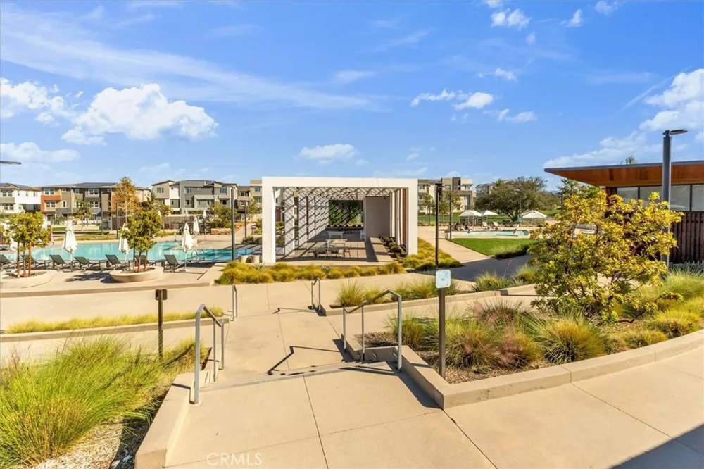 27582 Manzanita Way Valencia, CA 91381