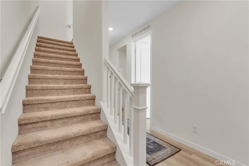 27582 Manzanita Way Valencia, CA 91381