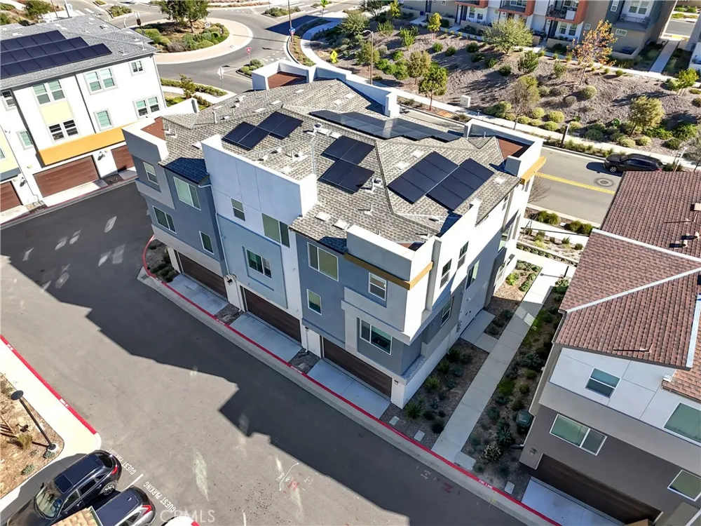 27582 Manzanita Way Valencia, CA 91381