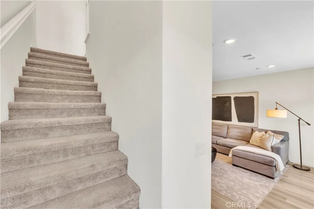 27582 Manzanita Way Valencia, CA 91381