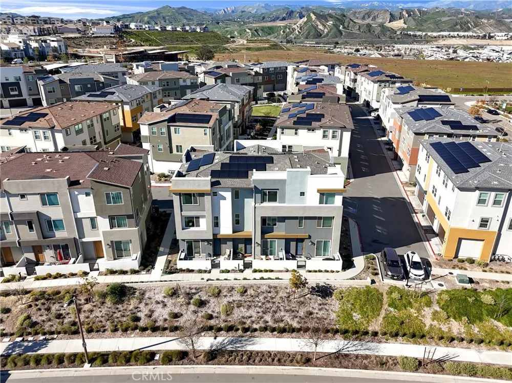 27582 Manzanita Way Valencia, CA 91381