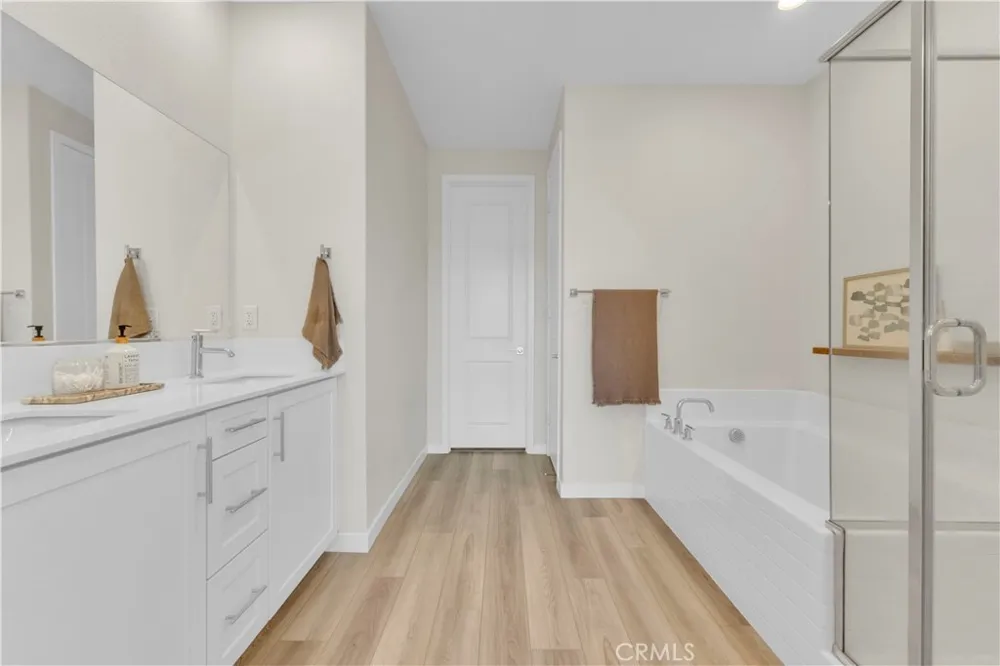 27582 Manzanita Way Valencia, CA 91381