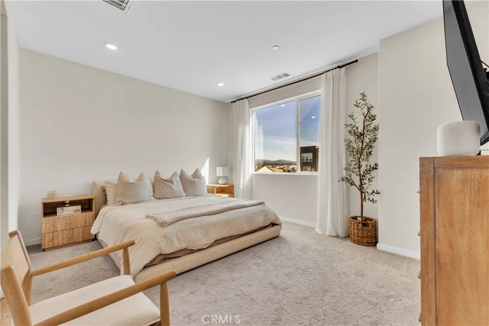 27582 Manzanita Way Valencia, CA 91381