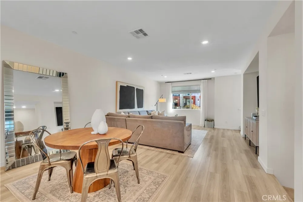 27582 Manzanita Way Valencia, CA 91381