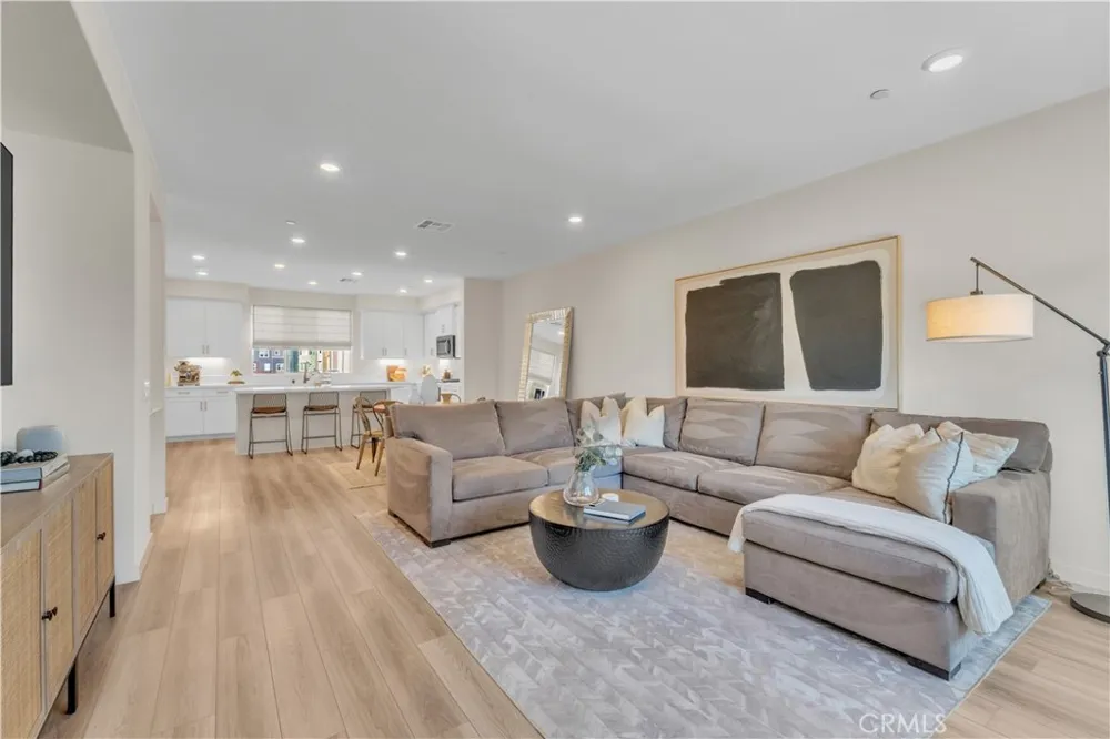 27582 Manzanita Way Valencia, CA 91381