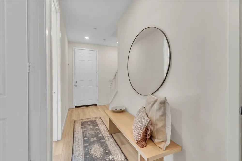 27582 Manzanita Way Valencia, CA 91381