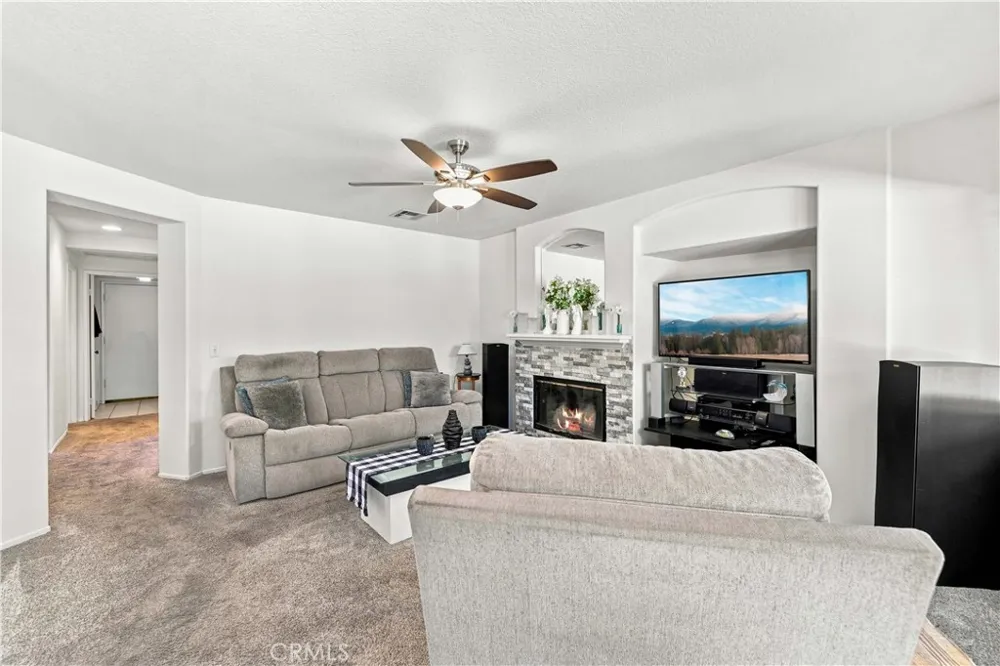 40060 Castana Palmdale, CA 93551