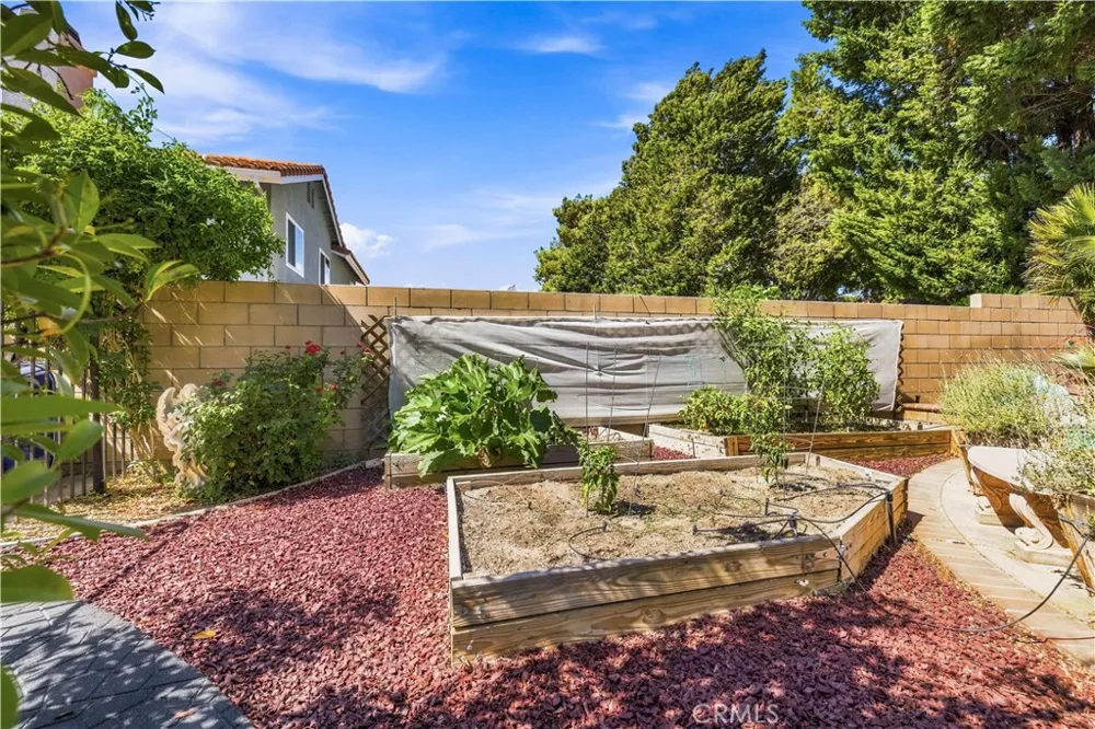 40060 Castana Palmdale, CA 93551