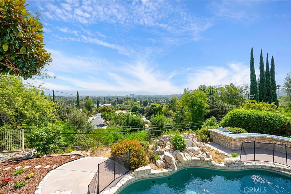 23900 Berdon Street Woodland Hills, CA 91367