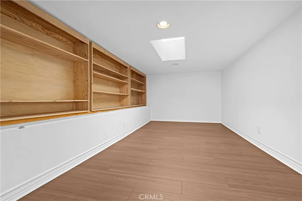 23900 Berdon Street Woodland Hills, CA 91367