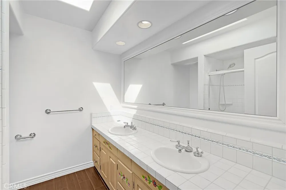 23900 Berdon Street Woodland Hills, CA 91367