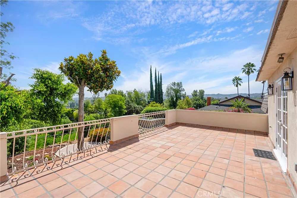 23900 Berdon Street Woodland Hills, CA 91367