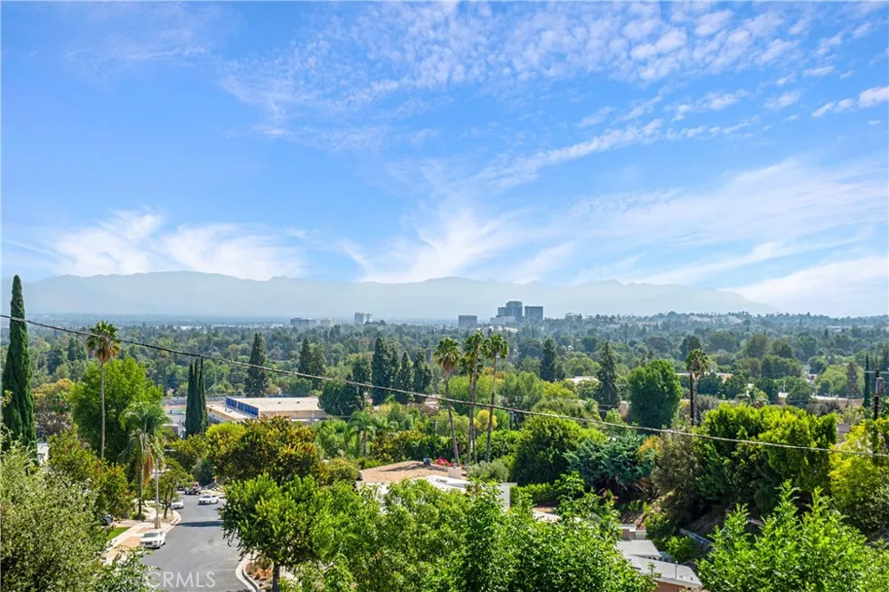 23900 Berdon Street Woodland Hills, CA 91367