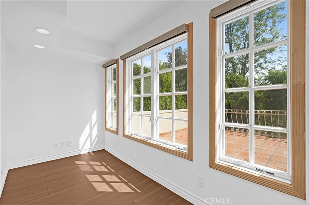 23900 Berdon Street Woodland Hills, CA 91367