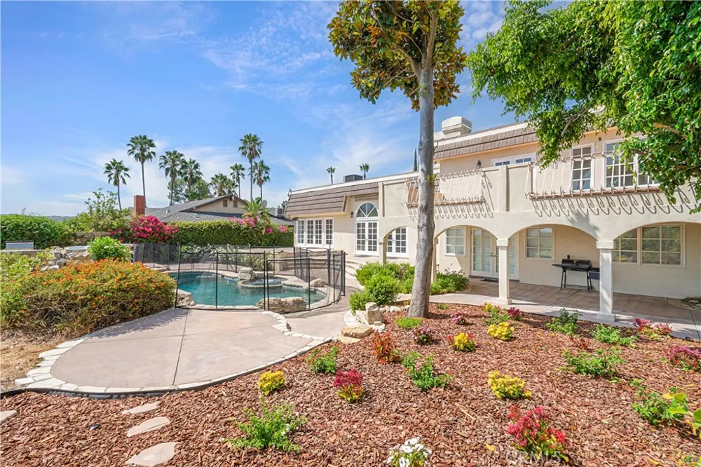 23900 Berdon Street Woodland Hills, CA 91367
