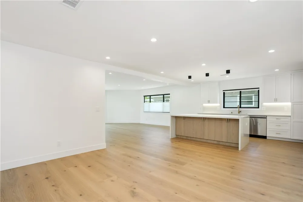 5743 Natick Ave Sherman Oaks, CA 91411