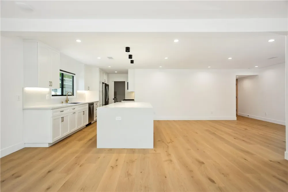 5743 Natick Ave Sherman Oaks, CA 91411