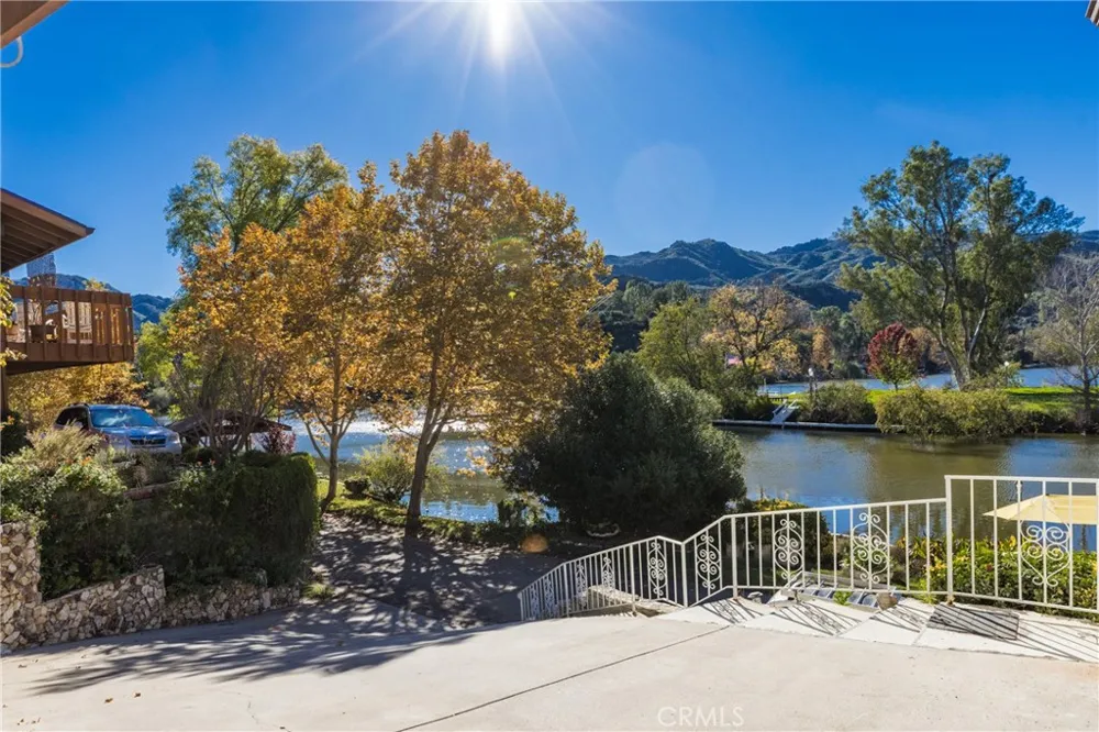 2232 East Lakeshore Drive Agoura Hills, CA 91301