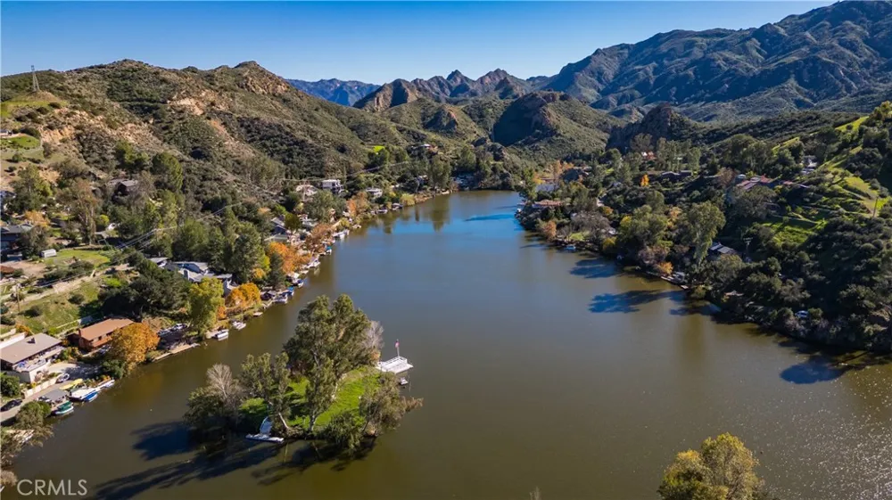 2232 East Lakeshore Drive Agoura Hills, CA 91301