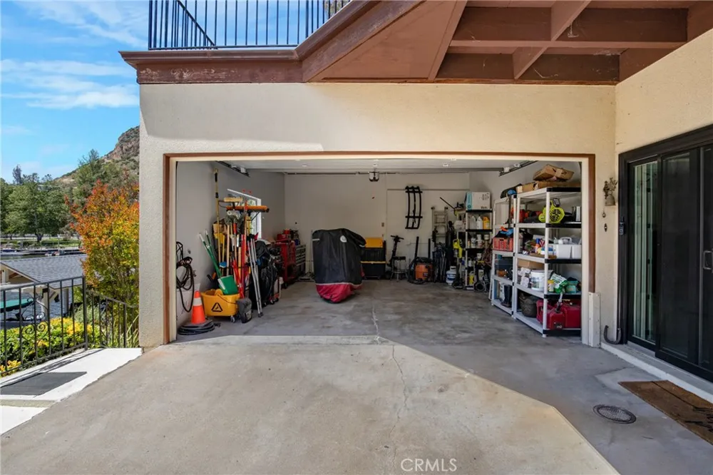 2232 East Lakeshore Drive Agoura Hills, CA 91301