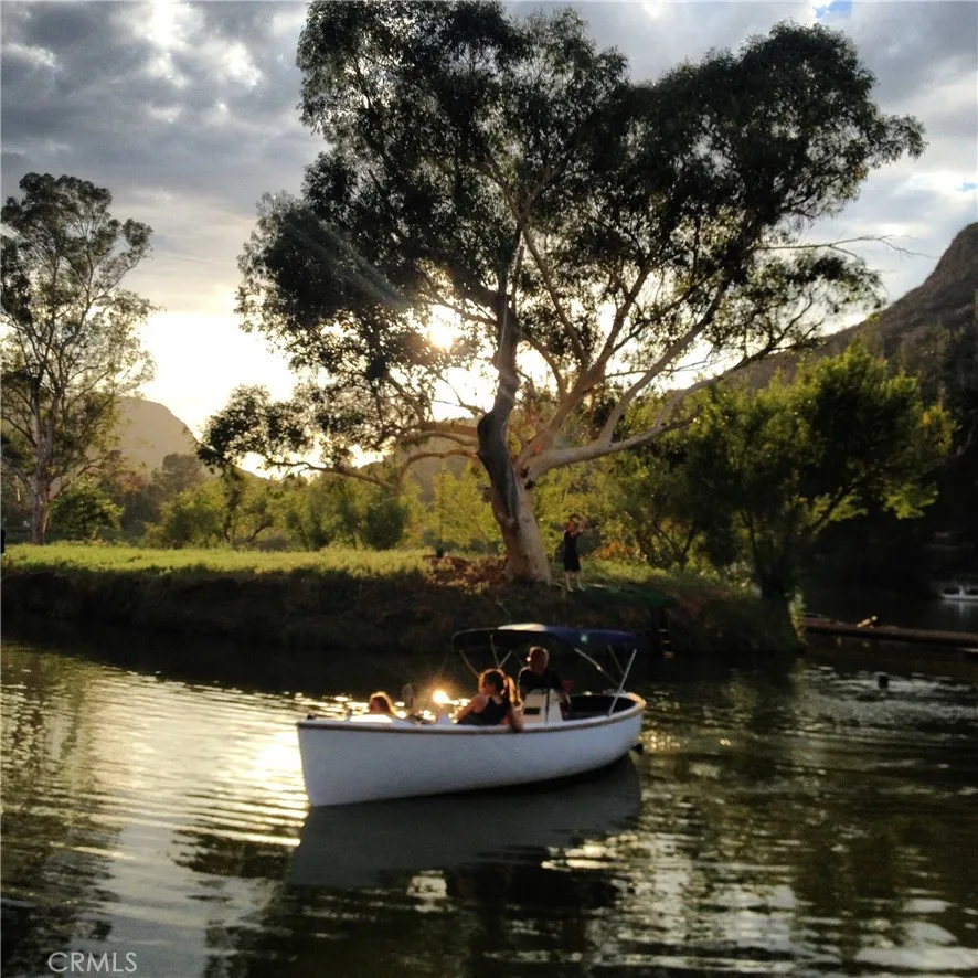 2232 East Lakeshore Drive Agoura Hills, CA 91301