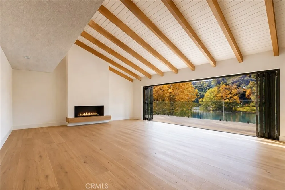 2232 East Lakeshore Drive Agoura Hills, CA 91301