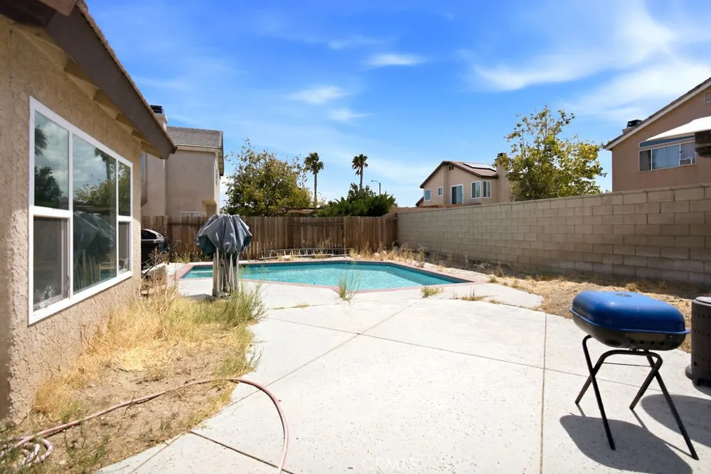 4722 E Avenue R4 Palmdale, CA 93552