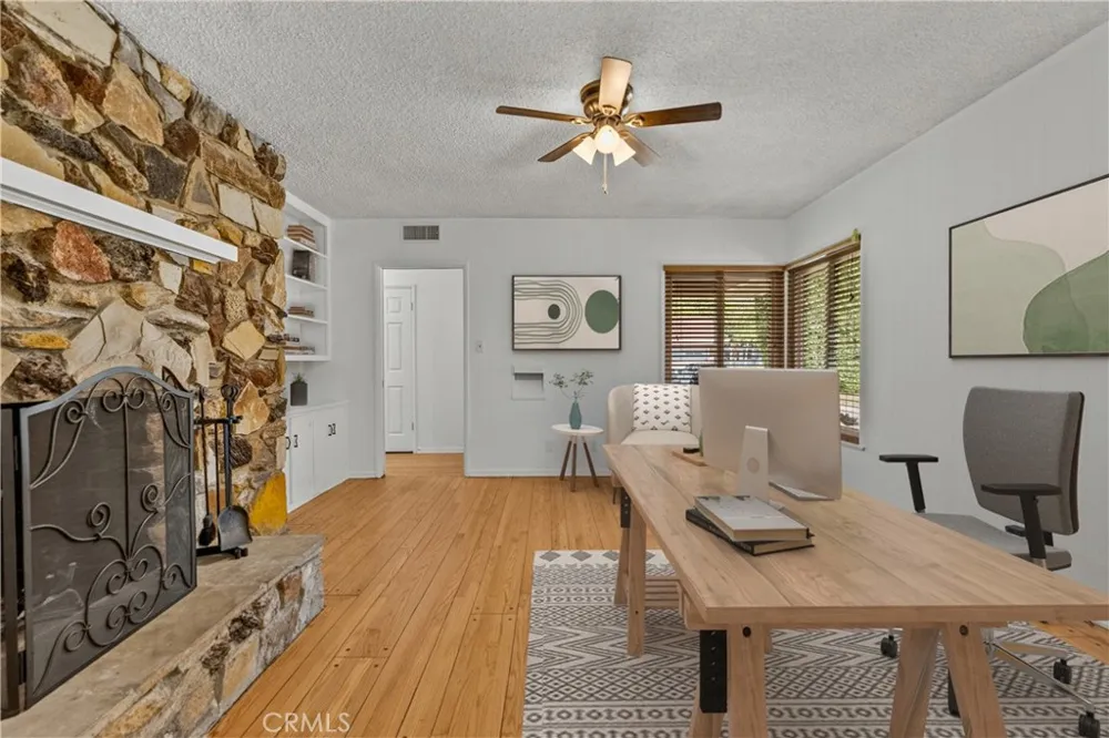 15933 Tupper Street North Hills, CA 91343
