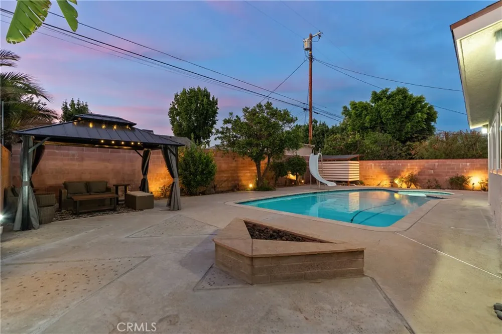 15933 Tupper Street North Hills, CA 91343