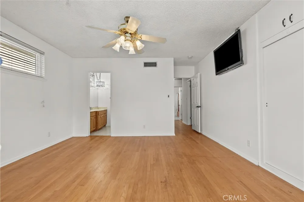 15933 Tupper Street North Hills, CA 91343