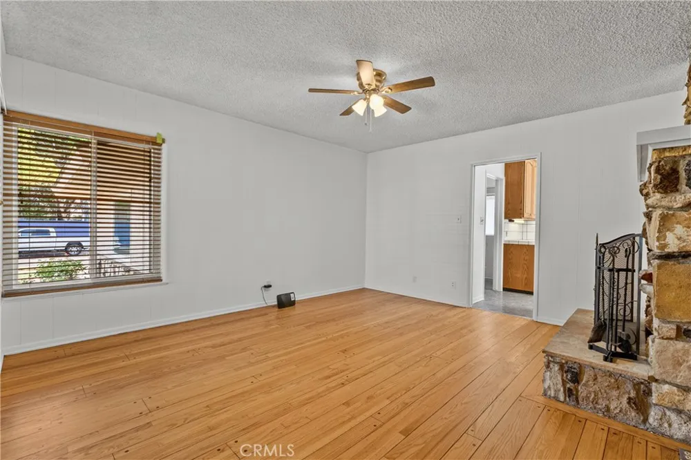 15933 Tupper Street North Hills, CA 91343