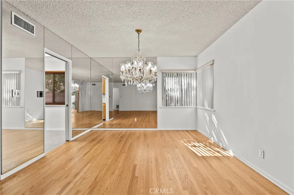 15933 Tupper Street North Hills, CA 91343