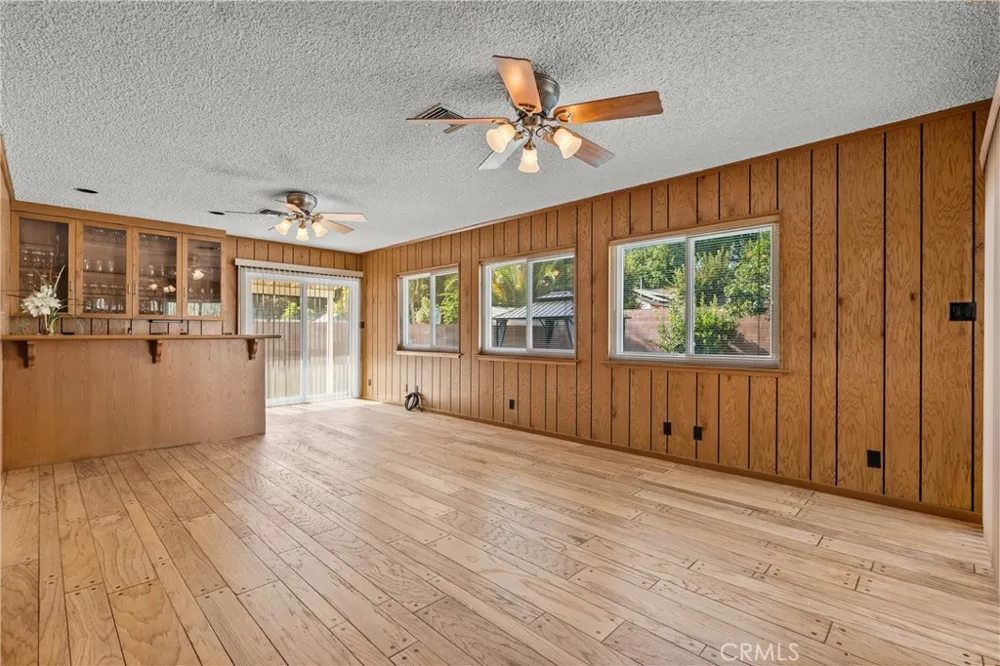 15933 Tupper Street North Hills, CA 91343