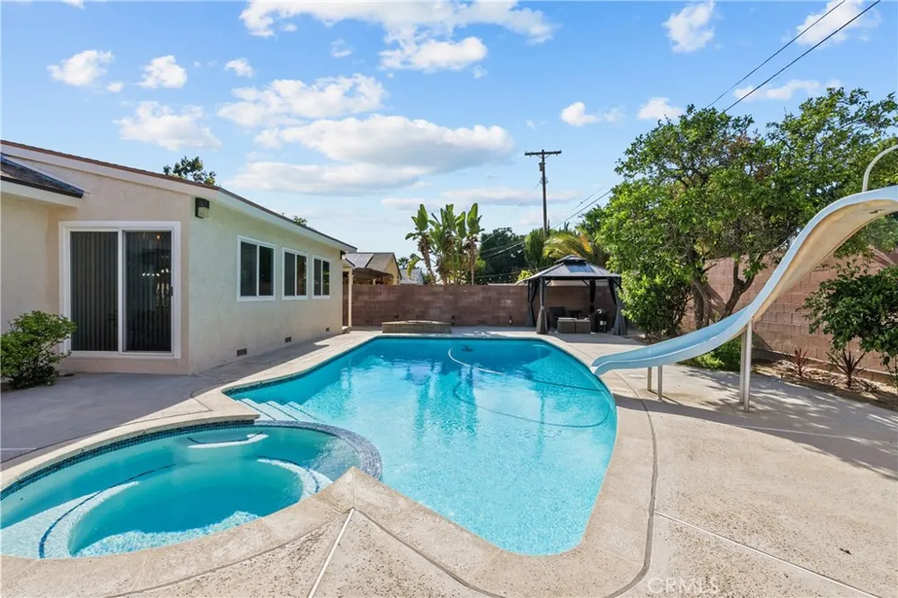 15933 Tupper Street North Hills, CA 91343