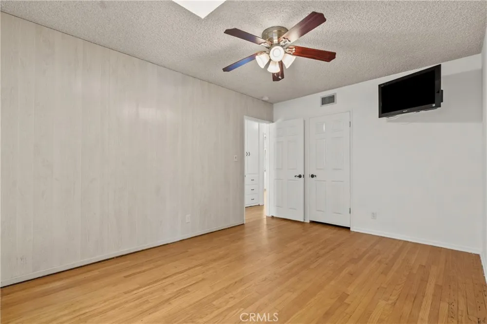15933 Tupper Street North Hills, CA 91343
